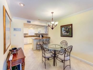 Charming Vacation Rental on Siesta Key. Call today.